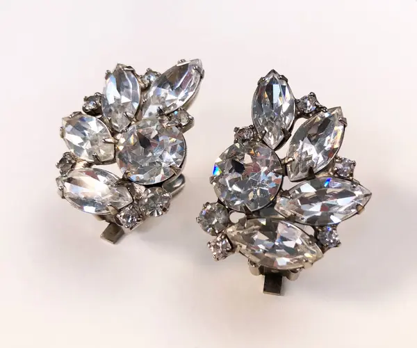 Šperky Náušnice Diamanty Bílém Pozadí Detailní Stock Snímky