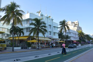 Miami Beach, Florida 'da okyanus yolculuğu. Ocean Drive, Miami Beach 'in ana caddesidir..