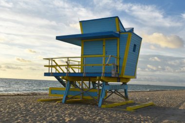 Polonya, Kolobrzeg 'de bir sahilde cankurtaran kulesi.