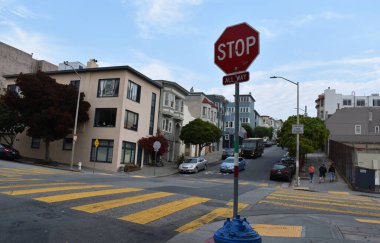San Francisco sokak manzarası. San Francisco Kaliforniya 'nın başkenti ve en büyük şehridir..