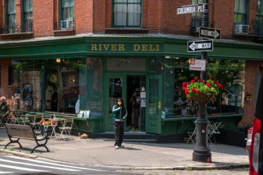 İnsanlar New York City, ABD 'deki Old Town Manhattan' ı ziyaret ediyor. New York, Amerika Birleşik Devletleri 'ndeki en kalabalık şehirdir.