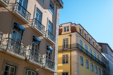 Lizbon, Portekiz 'deki evlerin renkli cepheleri