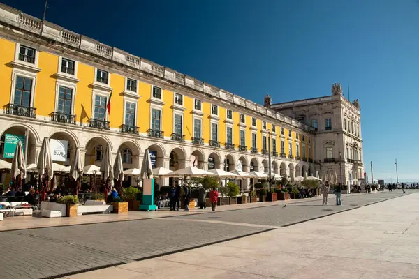 Lizbon Portekiz Praca Comercio Şehrin Ana Meydanındaki Insanlara Bakış Açısı — Stok fotoğraf
