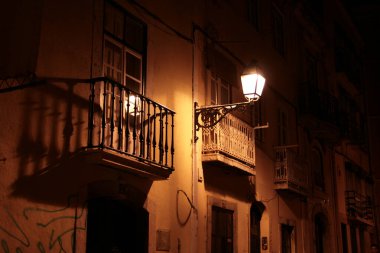 Lizbon, Portekiz 'in eski şehrinde eski bir balkon..