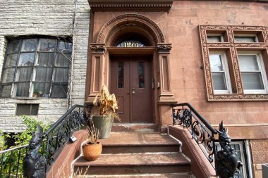 New York 'taki eski evin cephesi.