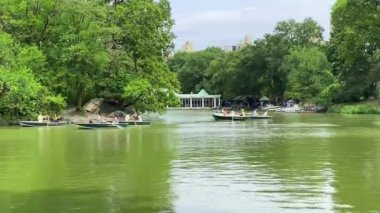 İnsanlar New York, Manhattan, New York, New York, New York, ABD 'deki Central Park' ı seviyor