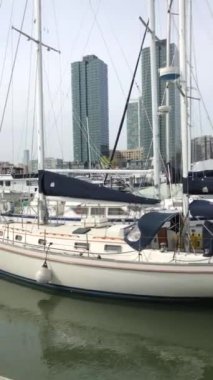 Tekneleri ve yelkenli yatları olan iskele, New Jersey, NJ, ABD