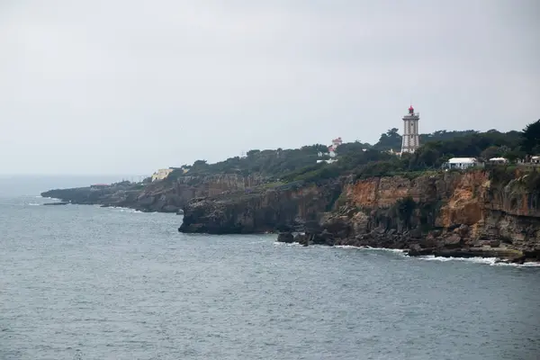 San Sebastian, Galiçya, İspanya 'da kayalıklardaki deniz feneri.