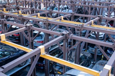 Manhattan, New York 'taki otopark.