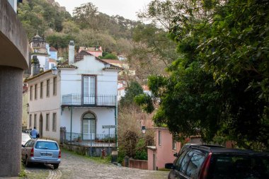 Portekiz 'in Sintra kentinin tipik sokak manzarası.