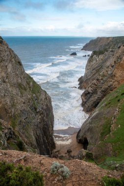 Portekiz 'de Cabo da Roca (Roca plajı).