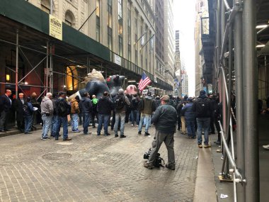 Kalabalık Manhattan 'da toplandı New York