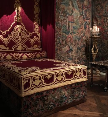 Eski bir sarayın içi antika mobilya ve resimlerle dolu, MET, Manhattan 'daki Metropolitan Sanat Müzesi' nde sergi, New York City, New York, ABD