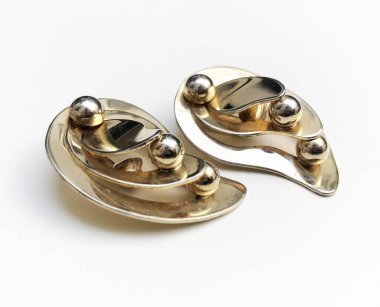 Beyaz bir arka plan üzerinde izole saç klipler 