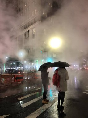 Çin Yeni Yılı kutlamalarında çıkan yangın dumanı 