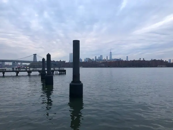 Brooklyn Köprüsü ve Manhattan Günbatımında Skyline, New York