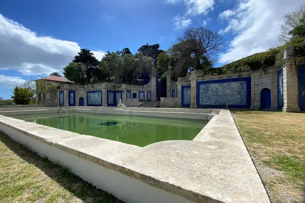 stock image Lisbon Garden's Historical Fountain and Monument in a Serene Green Park, Lisbon, Portugal