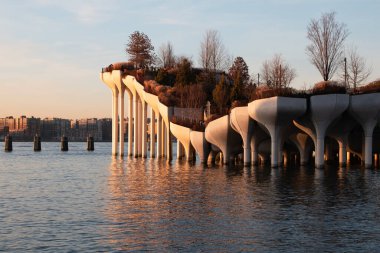 New York 'un Hudson Nehri kıyısındaki Little Island Park, modern mimari, Manhattan, NYC, New York, ABD