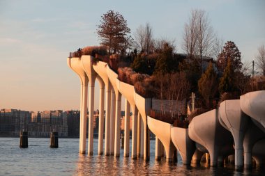 New York 'un Hudson Nehri kıyısındaki Little Island Park, modern mimari, Manhattan, NYC, New York, ABD