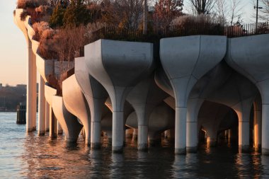New York 'un Hudson Nehri kıyısındaki Little Island Park, modern mimari, Manhattan, NYC, New York, ABD