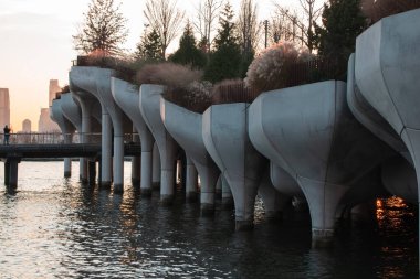 New York 'un Hudson Nehri kıyısındaki Little Island Park, modern mimari, Manhattan, NYC, New York, ABD