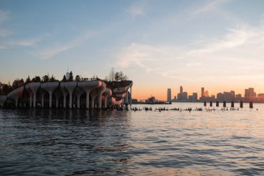 New York 'un Hudson Nehri kıyısındaki Little Island Park, modern mimari, Manhattan, NYC, New York, ABD