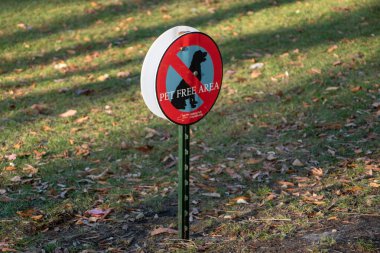 Parkta köpek işareti yok. New York, ABD
