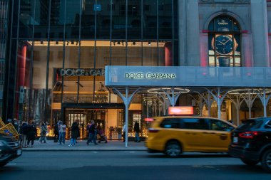 5. Cadde, New York, Dolce ve Gabbana butiği, lüks mağaza vitrini, Manhattan, NYC, New York, ABD 