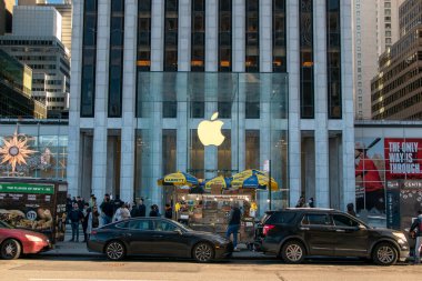 Geceleri Times Meydanı, New York, Manhattan sokaklarında kalabalık, modern şehir manzarası, NYC, New York, ABD