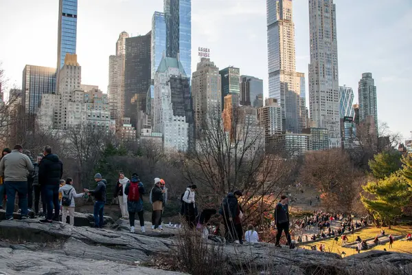 İnsanlar Manhattan 'daki Central Park' ı ziyaret ediyor, New York, New York, New York, ABD