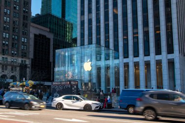 Manhattan, NYC, New York, ABD, New York 'ta 5. Cadde' deki Apple Mağaza Küpü, modern mimari, sokak fotoğrafçılığı