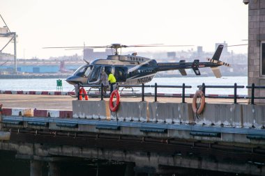 Finans bölgesinde helikopter, New York 'ta helikopter kiralama, Manhattan, NYC, New York, ABD' de uçmaya hazır helikopter.