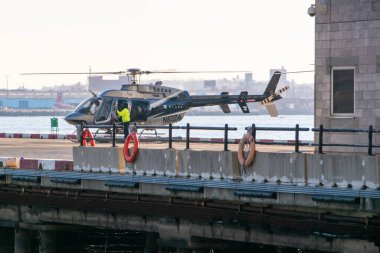 Finans bölgesinde helikopter, New York 'ta helikopter kiralama, Manhattan, NYC, New York, ABD' de uçmaya hazır helikopter.