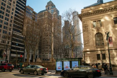 Manhattan sokak manzarası. Manhattan, New York 'un en yoğun nüfuslu beş ilçesidir.