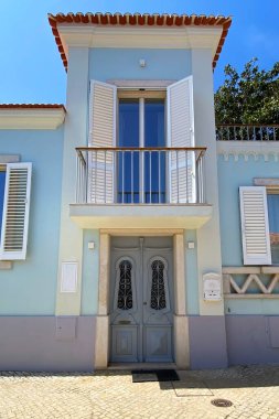 Portekiz 'in Cascais kentindeki tipik evler