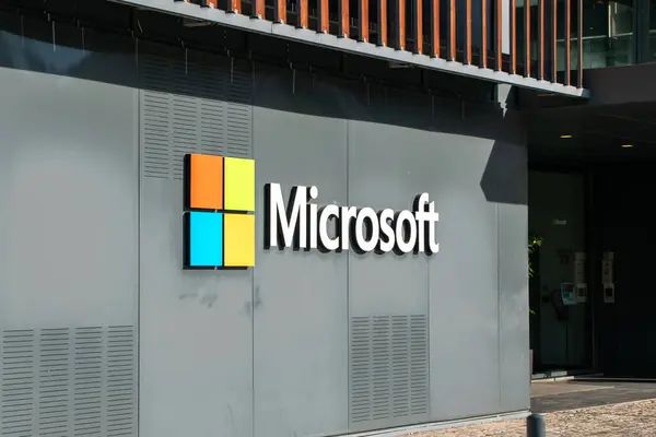 Microsoft ofisinin logosu ve metin imzası
