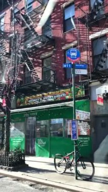 30 Eylül 2023 'te New York sokaklarından geçen bir arabanın penceresinden.