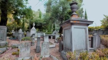 Lizbon, Portekiz 'de mezar taşlarıyla yaşlanmış bir yer.