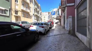 Lizbon Şehri ünlü caddeleri ve simgeleri keşfeden ziyaretçilerle dolu.