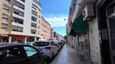 Lizbon 'da turlar, ünlü caddeleri ve anıtları sergilemek..