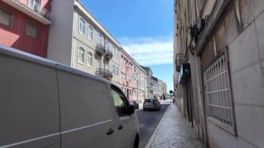 Lizbon 'un hareketli caddeleri, turistlerin en çok ilgi çektikleri yerler..