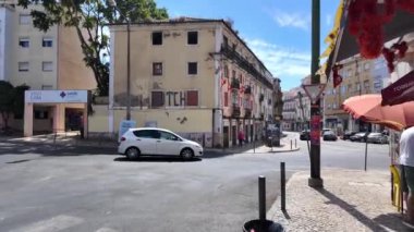 Lizbon 'u yürüyerek keşfetmek ikonik simgeler ve sokaklar keşfetmek..