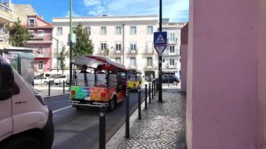 Lisbons 'u ziyaret eden turistler en ünlü caddeler ve anıtlar.