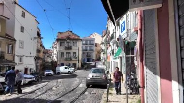 Lisbons caddelerinin görüntüleri, şehrin en iyi turizm merkezlerini gösteriyor.