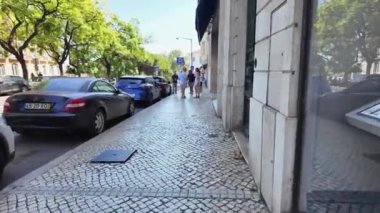 Lizbon 'daki ünlü eğlence merkezleri turistleri canlı sokaklarına çekiyor.