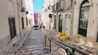 Lisbons caddeleri ünlü işaretlere hayran ziyaretçilerle dolu.