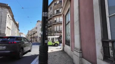 Lisbons 'un şehrin en ünlü caddelerini keşfediyor..