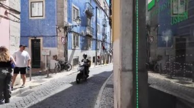 Lizbon sokakları ünlü simgeleri ziyaret eden insanlarla dolu.