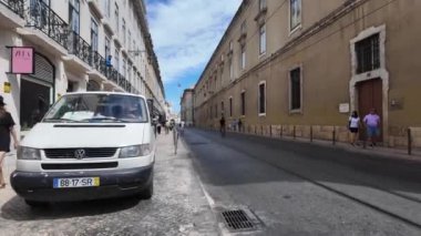 Lisbons sokaklarının vızıltılarını ve popüler turistik yerleri yakalıyoruz..