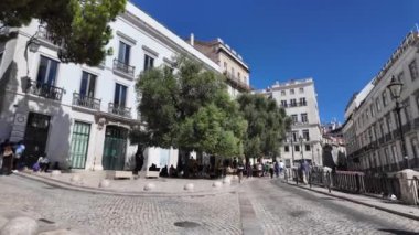 Lizbon 'un sokakları ziyaretçilerle dolu..